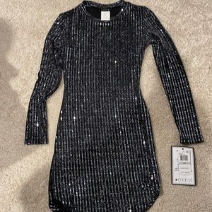 Brand New black fitted Sequin dress from Macys, Size 1/2,
